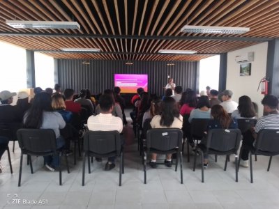 Orientan a estudiantes en temas de "salud sexual y reproductiva".
