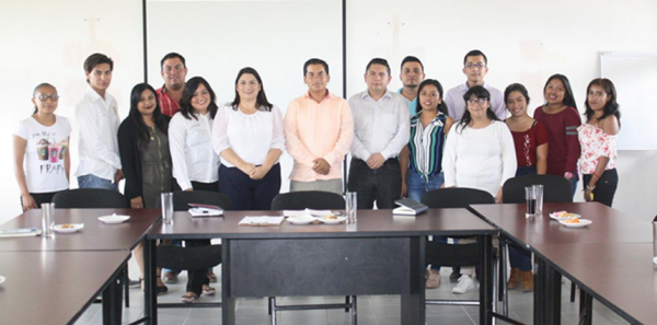 Reunión de directivos y jefes de grupos.